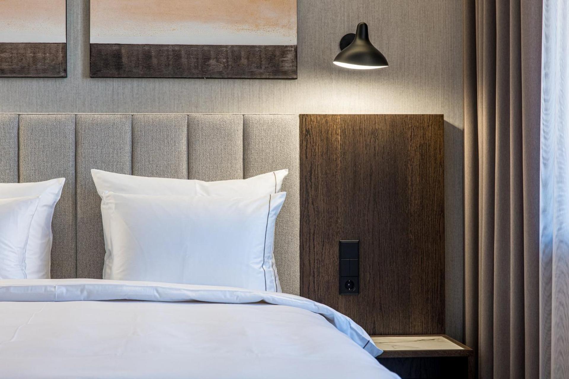 Palanga Life Balance Spa Hotel Room photo A wall-mounted light